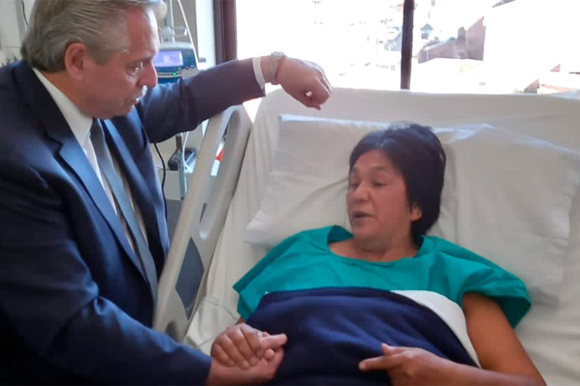 Alberto Fernández junto a Milagro Sala en la clínica Los Lapachos de Jujuy. Foto: Prensa Tupac.  