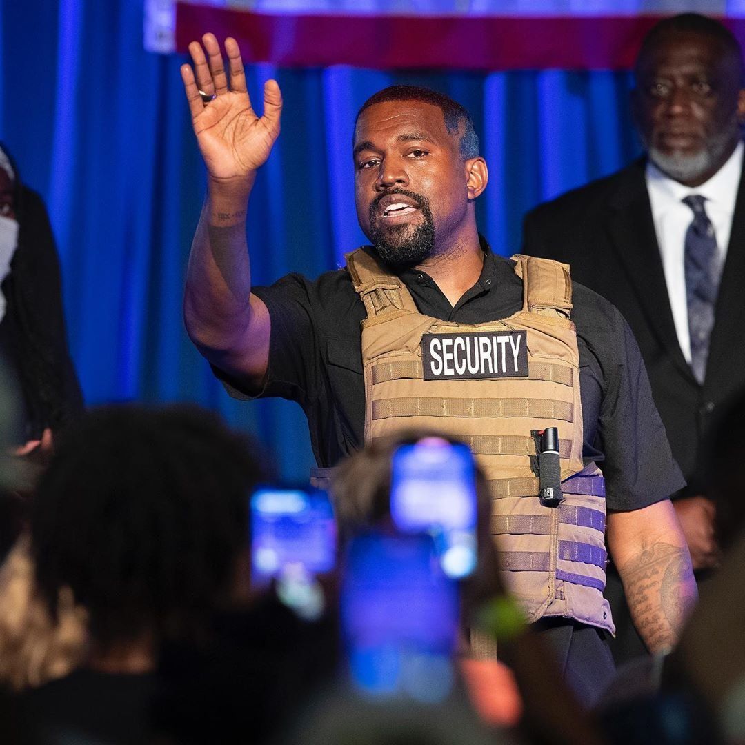 El rapero Kanye West lanzó su candidatura a la presidencia de EE.UU. con chaleco antibalas