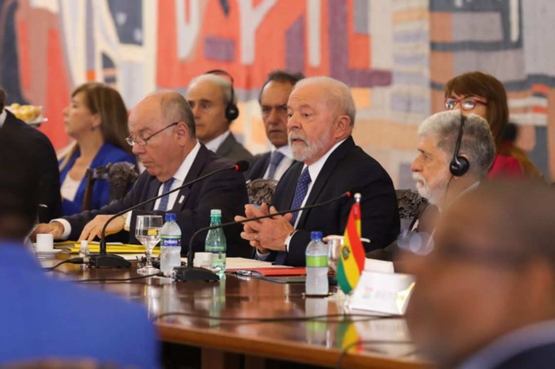 Lula propuso revivir la Unasur y trabajar para abandonar el dólar