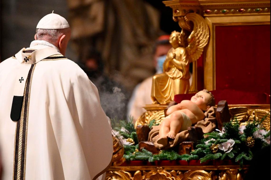 "Rezo a Dios para que esta Navidad transmita más generosidad y solidaridad a la Tierra", dijo Papa Francisco en una entrevista.