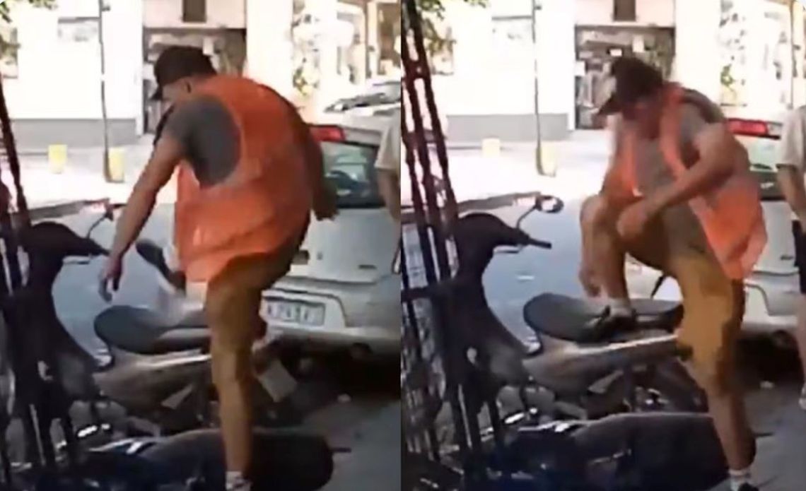 Un vídeo mostró el momento en que patearon la moto y la destruyeron.