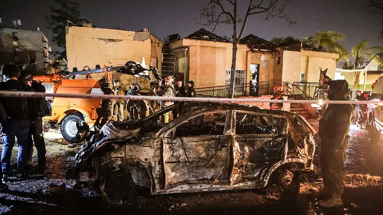 Al menos 120 personas resultaron heridas, once de ellas de gravedad, tras el impacto de dos misiles balísticos lanzados por Irán contra el sur de Israel.