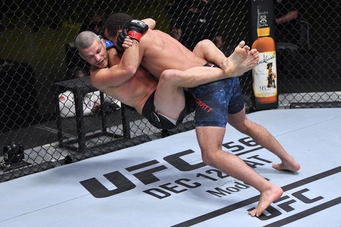 UFC: El luchador se golpeó fuertemente la cabeza contra la lona y quedó inconsciente de inmediato