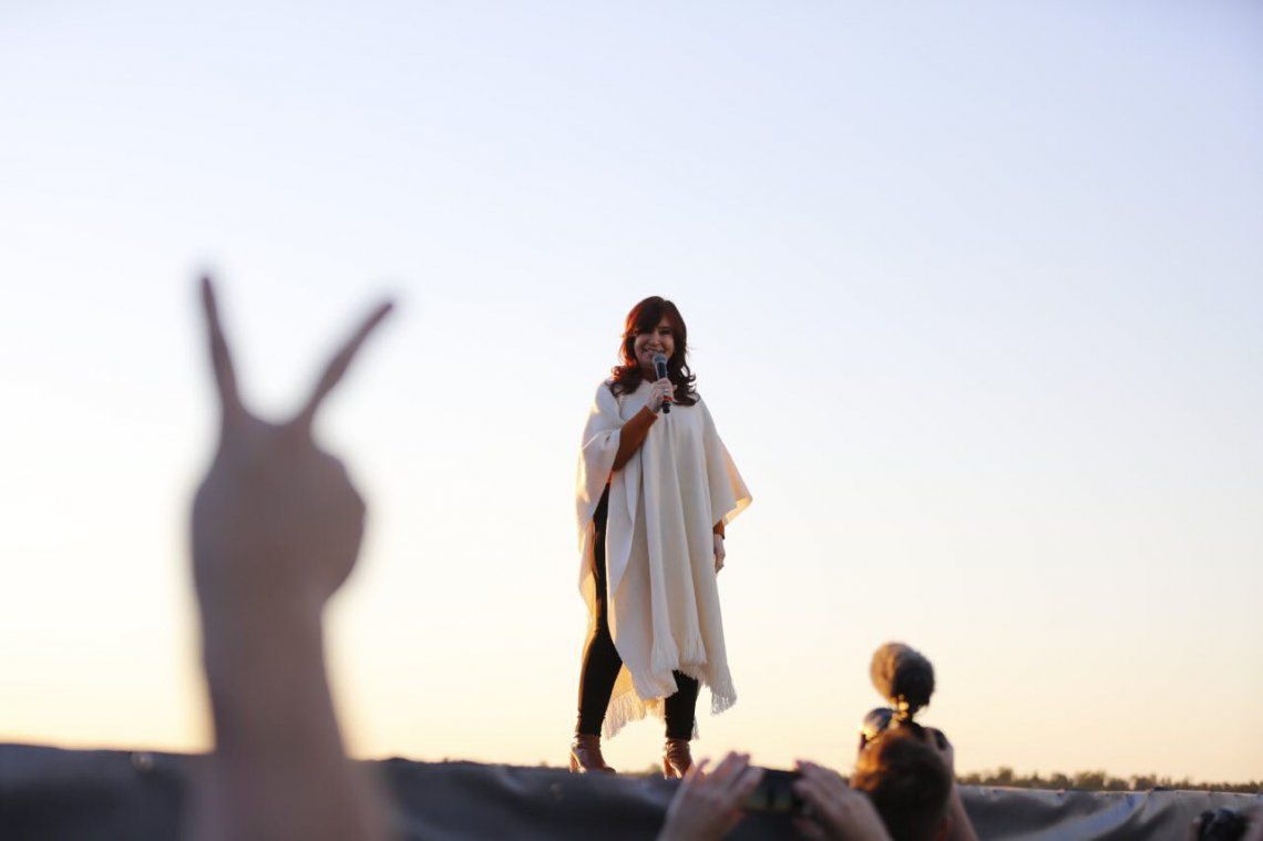 Cristina Kirchner en el acto por el Día de la Lealtad: Queremos saber a dónde se fue la plata con la que nos endeudaron
