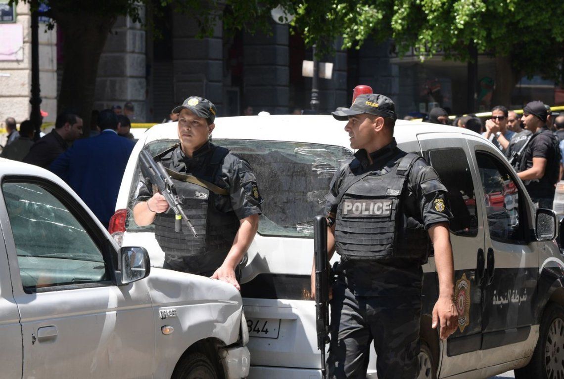 Túnez: doble atentado terrorista deja policías y civiles heridos