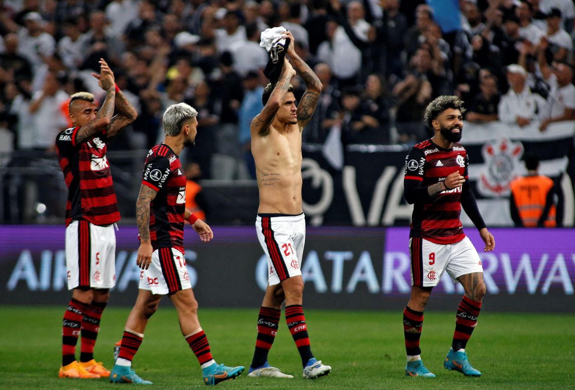 Flamengo superó a Corinthians en el partido de ida