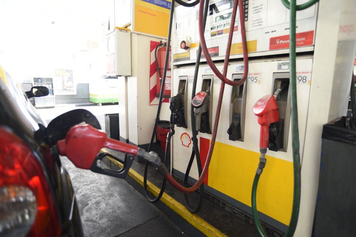 Aumento de combustibles: subió el precio del crudo y algunas petroleras estiman un nuevo incremento