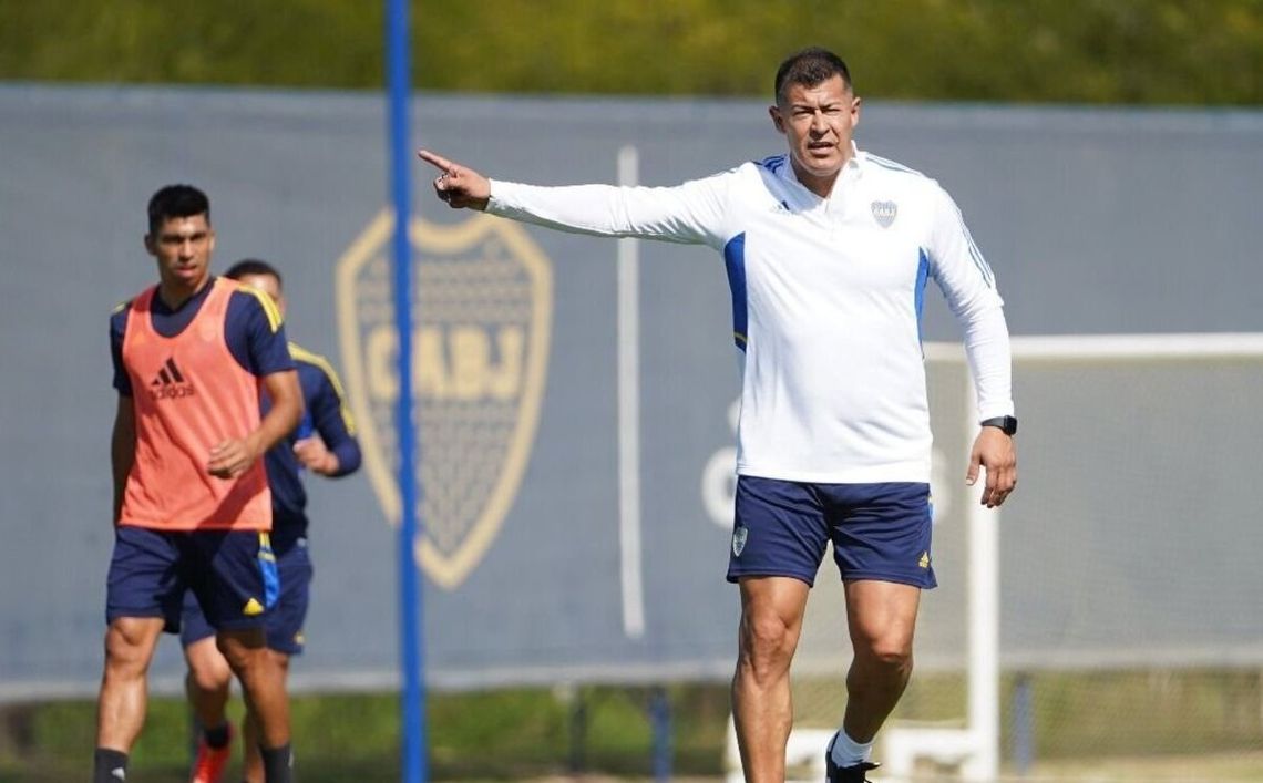 Boca Juniors aterrizó en Córdoba con equipo confirmado: Jorge Almirón hará un mix.