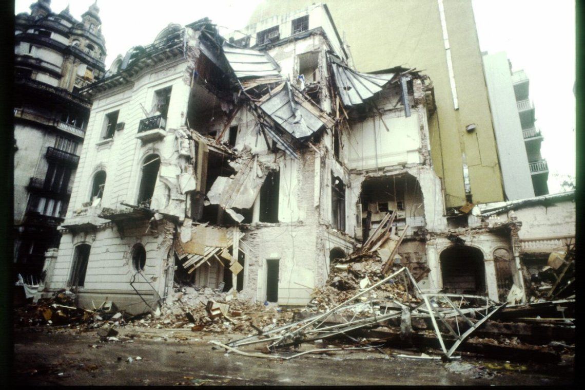 Así quedó la embajada de Israel en Argentina tras el atentado de 1992.  Archivo Diario Popular