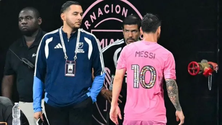 Es de fatiga. Es la fatiga, estaba cansado, el campo estaba pesado. Ante la duda, uno lo que siempre hace es que no arriesgue. Anunció el técnico del Inter de Miami