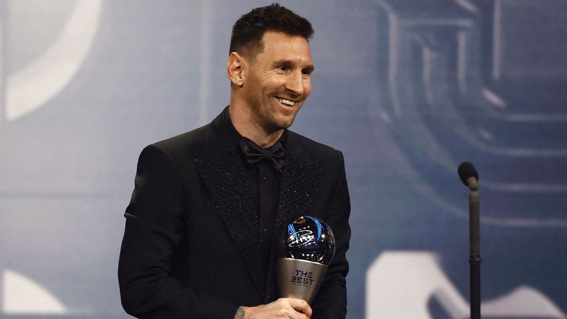 Lionel Messi con el The Best.