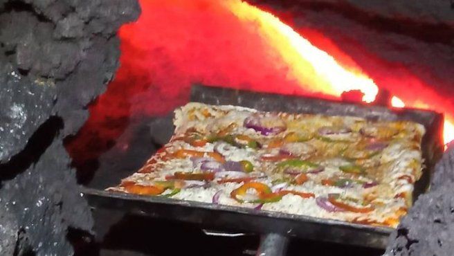 Guatemala: pizza a la lava. 