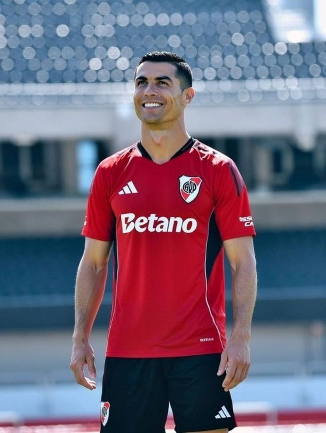 Una de las imágenes generadas con IA de Cristiano Ronaldo con la camiseta de River.