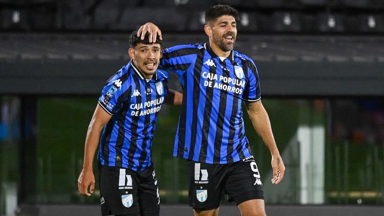El Loco Díaz asistió a Laméndola para el 3-0 del Decano (Foto: @Copa_Argentina).