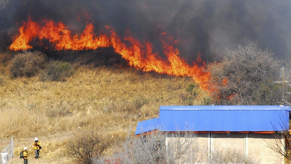 Los incendios forestales amenazan al menos a doce provincias
