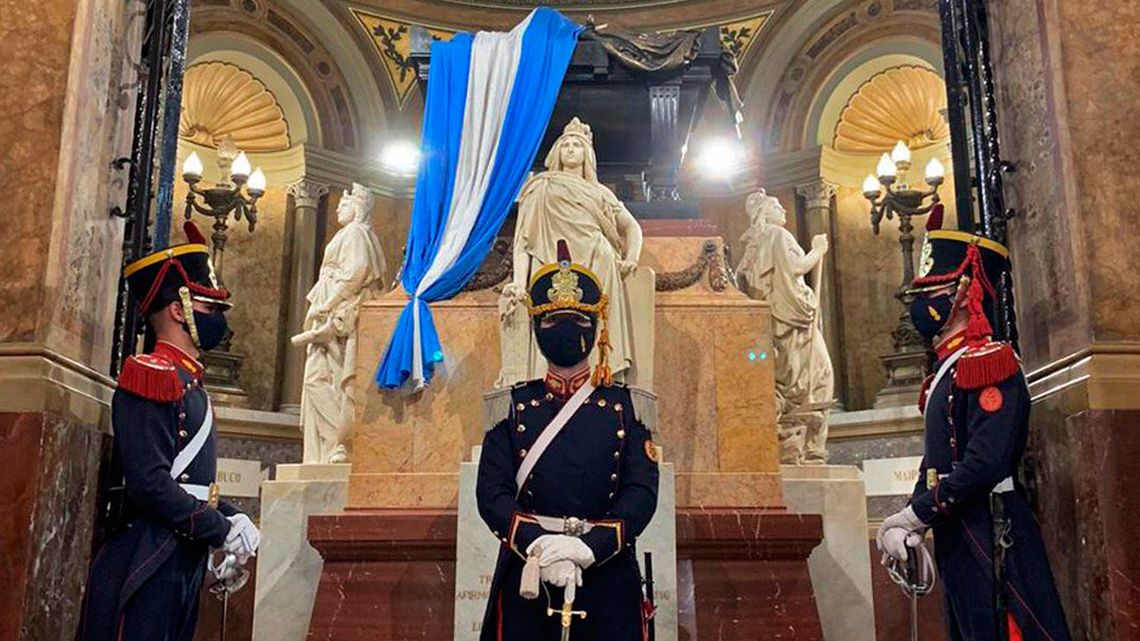 Catedral Metropolitana . Mausoleo del General José de San Martín Catedral Metropolitana . Mausoleo del General José de San Martín