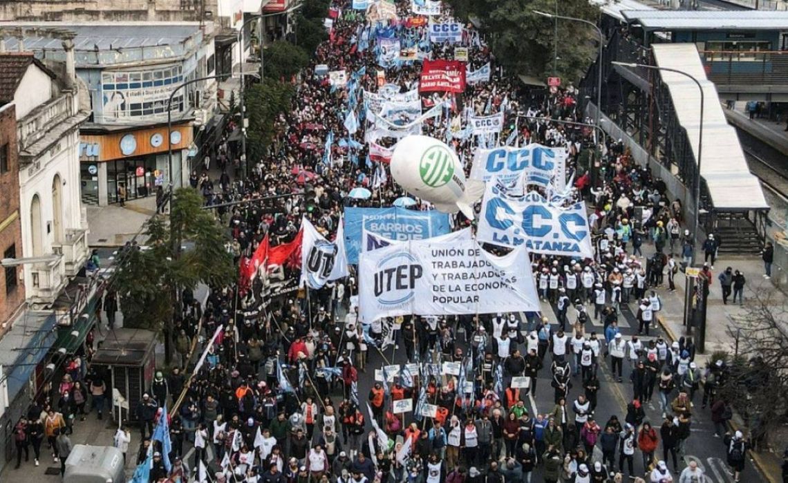 La marcha concluye en la esquina de 9 de Julio y avenida de Mayo donde se realizará el acto de cierre.