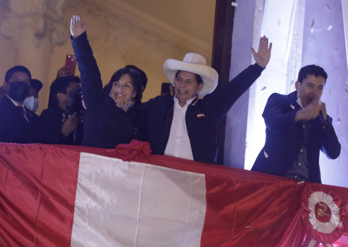 Fernández participará de la asunción de Pedro Castillo, presidente de Perú. 