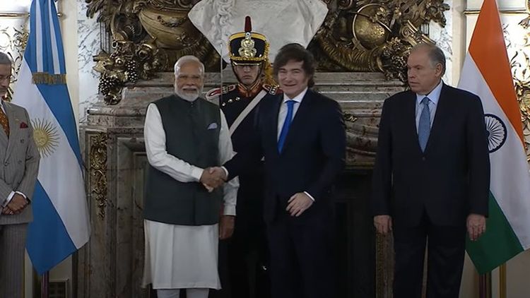 Javier Milei y Narendra Modi, en Casa Rosada. A su lado, el canciller Gerardo Werthein.