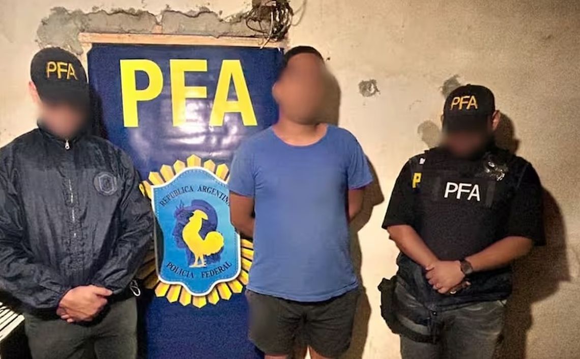 El joven de 23 años fue detenido después de una investigación que duró más de un mes.