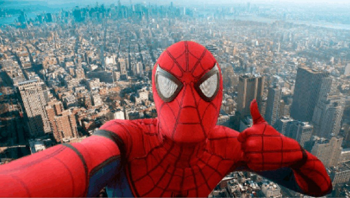 Joven disfrazado de Spiderman cayó de edificio al tomarse una selfie