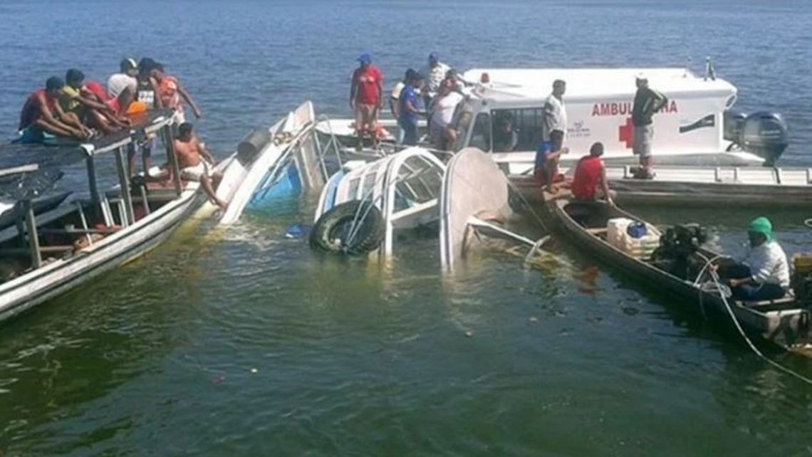 Al menos seis muertos al hundirse una embarcación en Brasil.