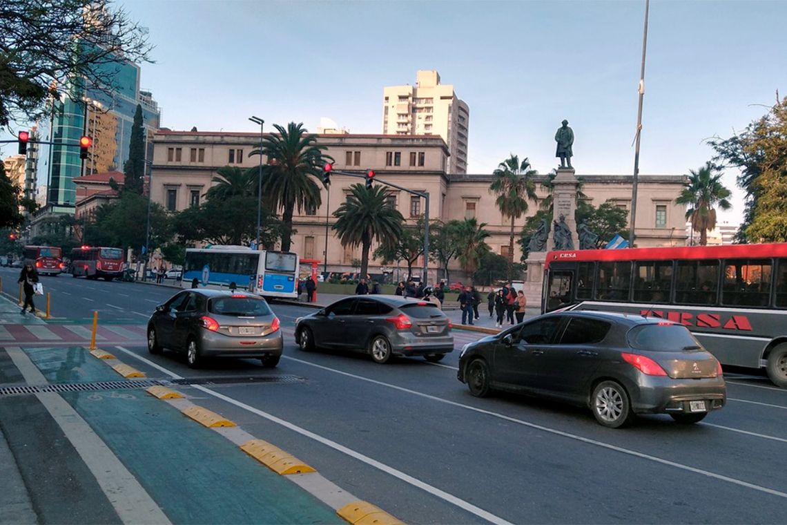 Este 10 de junio se celebra el Día de la Seguridad Vial y un informe da cuenta de cómo es el comportamiento de ciclistas y peatones.