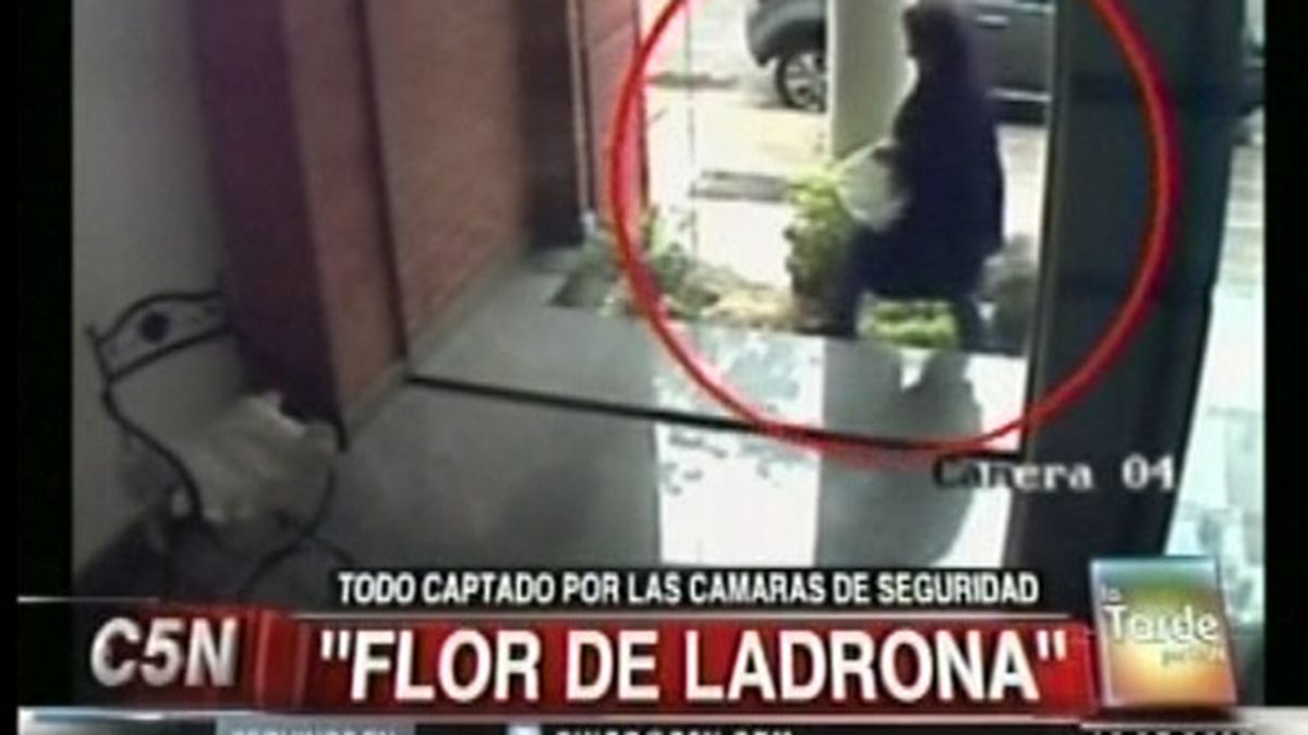 Así actúa la ladrona de Flores