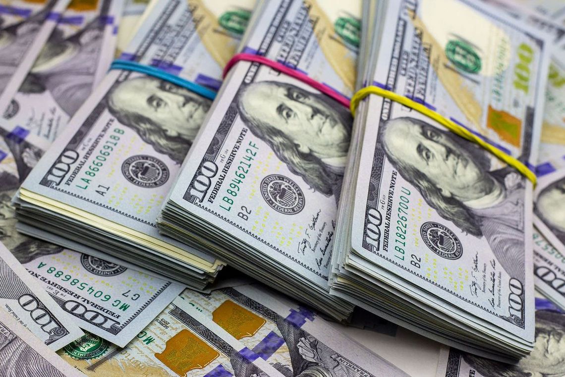 El dólar blue acumuló una suba de $21 en el quinto mes del año.