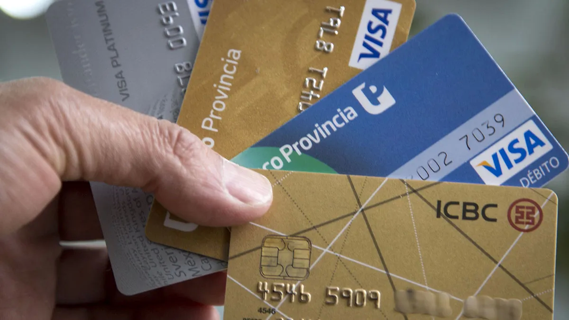 Cómo evitar las estafas al momento de pagar con tarjetas de débito o crédito.