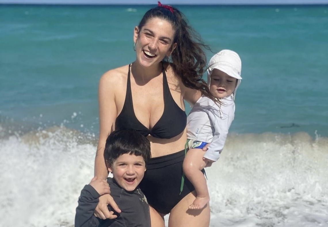 Juana Repetto disfrutando sus vacaciones junto a sus dos hijos.