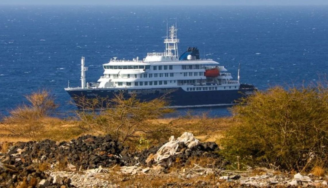 Brote de hantavirus en un crucero internacional: confirmaron seis casos y tres muertes, mientras los pasajeros permanecen aislados para evitar nuevos contagios. Brote de hantavirus en un crucero internacional: confirmaron seis casos y tres muertes, mientras los pasajeros permanecen aislados para evitar nuevos contagios.