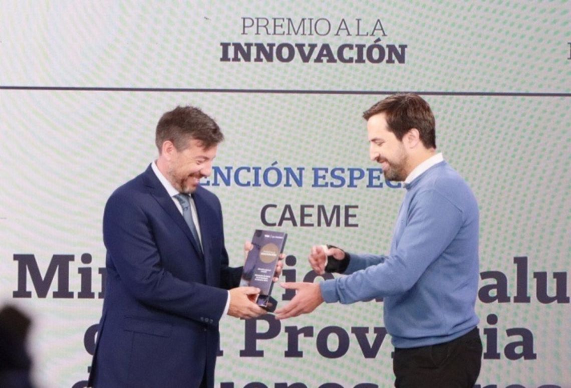 Nicolás Kreplak recibe el Premio a la Innovación de CAEME