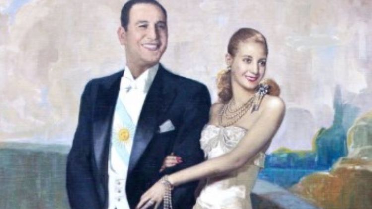 El retrato de la familia Perón es una copia del original en óleo sobre tela de 220 centímetros de alto por 150 centímetros de ancho de 1948.