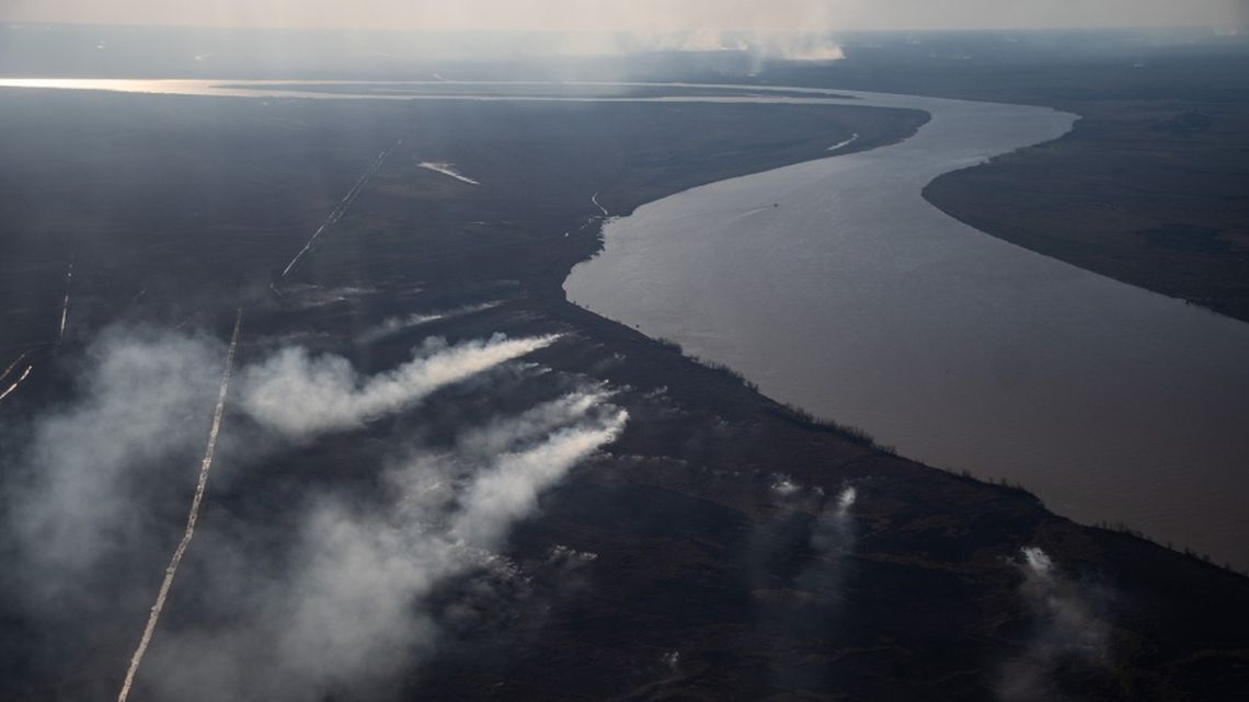 Hay cuatro detenidos por los incendios en el río Paraná.