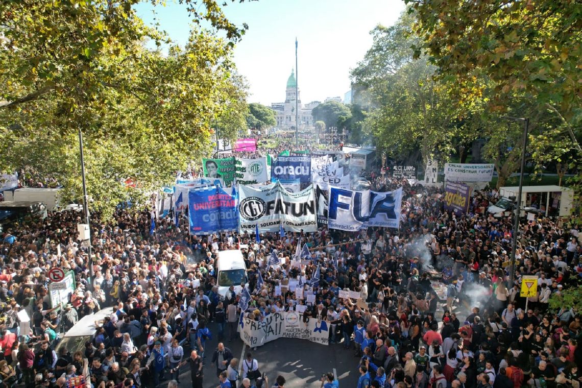 Se espera que miles de personas participen de la movilización a Plaza de Mayo. Se espera que miles de personas participen de la movilización a Plaza de Mayo.