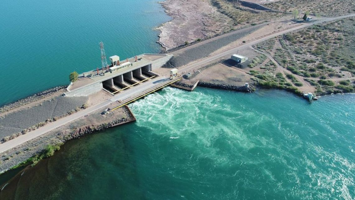 Cerros Colorados, una de las represas que el Gobierno busca reprivatizar.