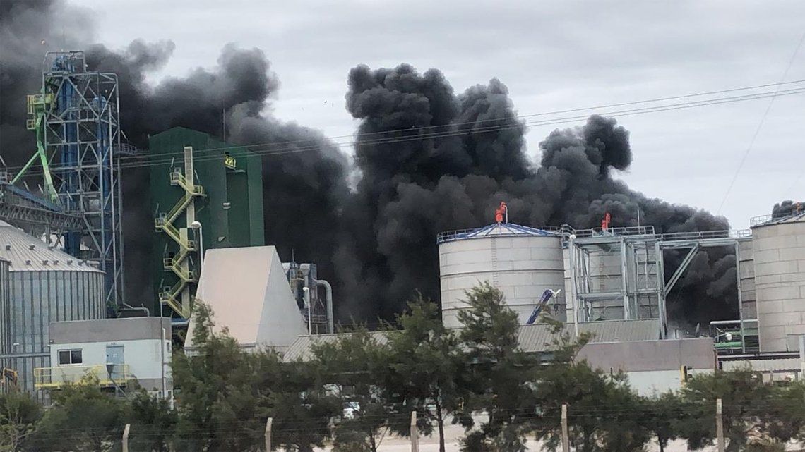 Córdoba: voraz incendio en una fábrica de combustibles