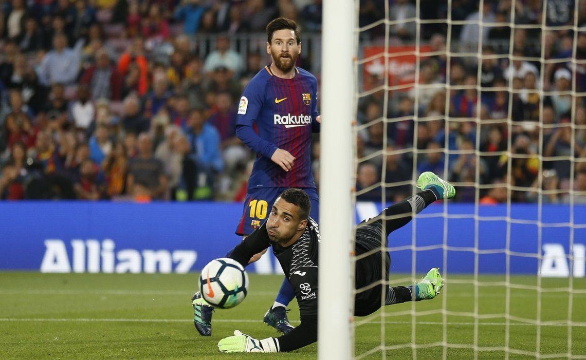 Barcelona goleó a Villarreal y Messi quedó muy cerca de la Bota de Oro