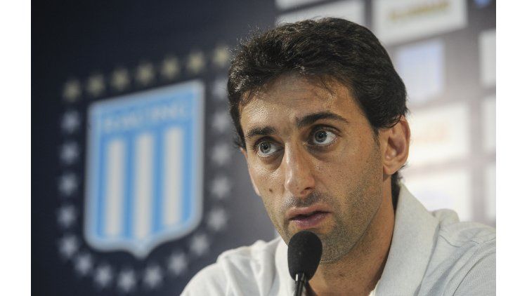 Diego Milito analiza los nombres para reemplazar a Gustavo Costas.