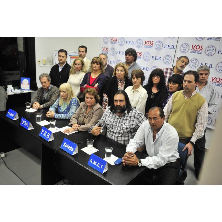 Anticiparían las cuotas del aumento a los docentes