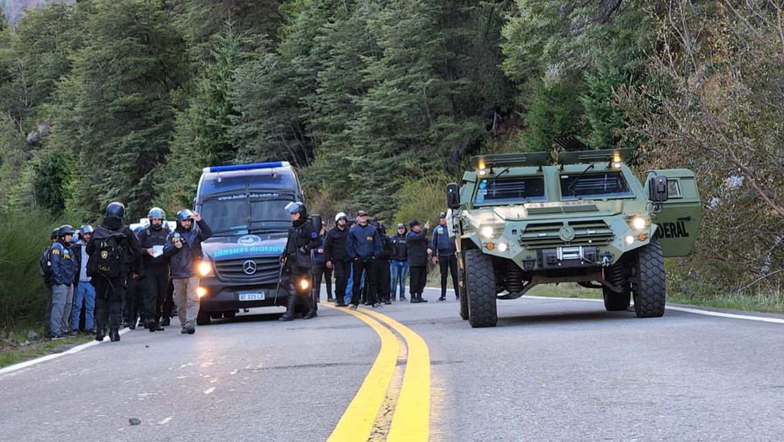 Tensión en Villa Mascardi: al menos 12 detenidos en el desalojo de los mapuches