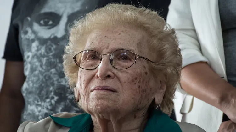La presidenta honoraria de Abuelas de Plaza de Mayo, Rosa Tarlovsky de Roisinblit, falleció a los 106 años.