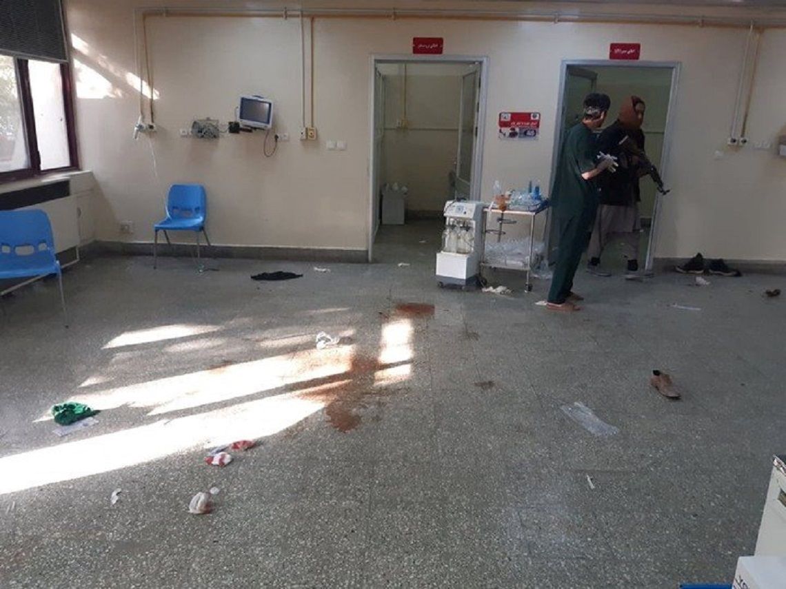 Ataque suicida en hospital militar de Afganistán: al menos 15 muertos y 40 heridos