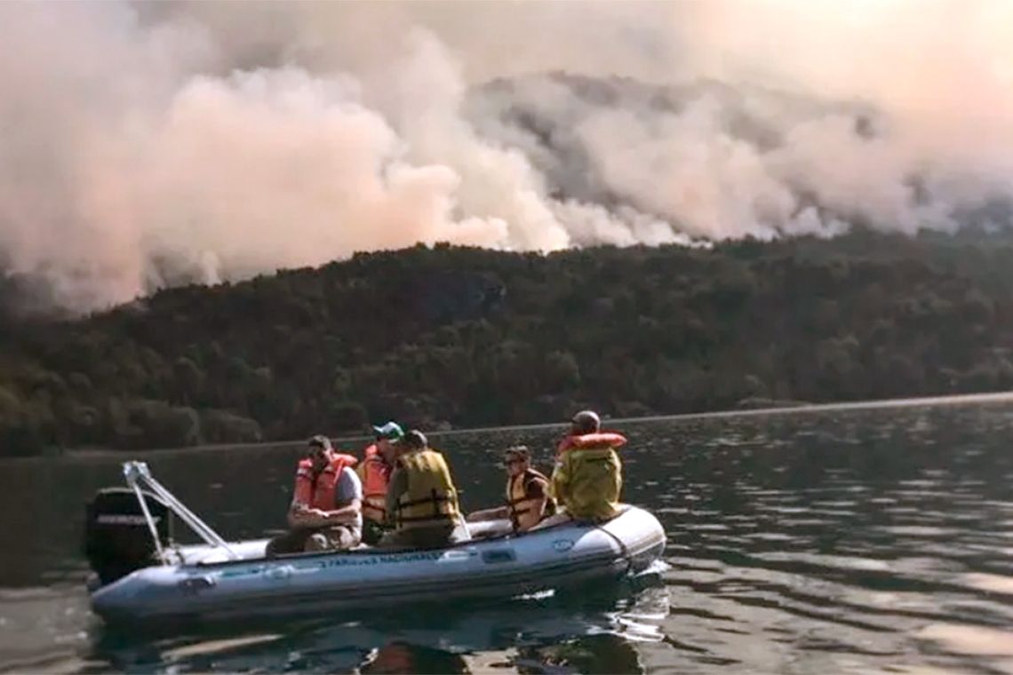Preocupan los incendios en la Patagonia, donde el fuego ya arras&oacute; miles de hect&aacute;reas de boque en las provincias de R&iacute;o Negro y Neuqu&eacute;n. Foto: Gobierno de RN.