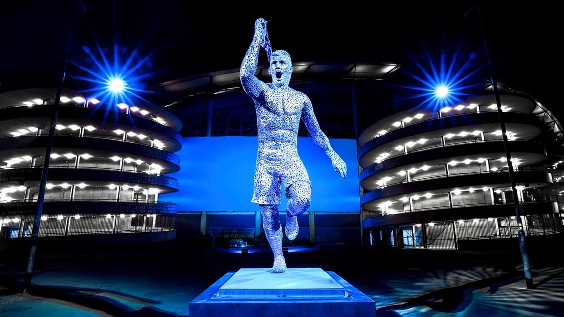 El Manchester City reveló la estatua del Kun Agüero