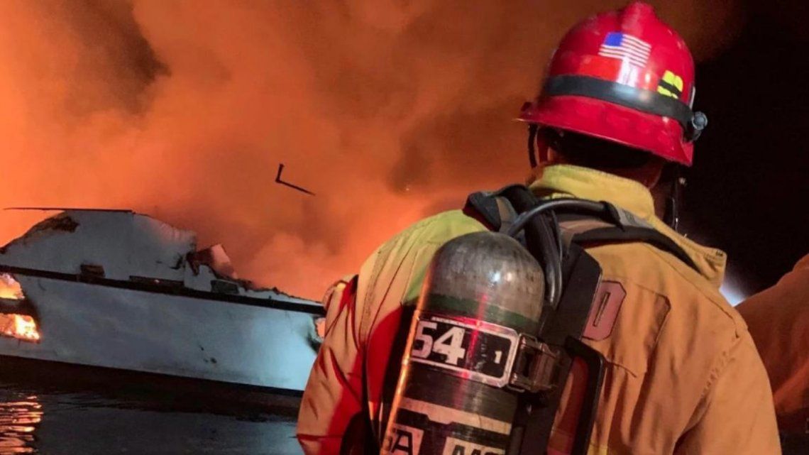 California: 25 muertos al incendiarse un barco de recreación