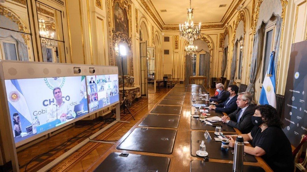 Reunión virtual de Alberto Fernández con doce gobernadores. Mañana sostendrá otra con los restantes