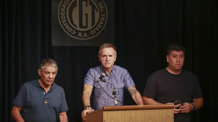 El titular de la UOM Córdoba, Rubén Urbano, pidió un paro con movilización ante la reforma laboral y calificó de bastante tibios a la CGT.