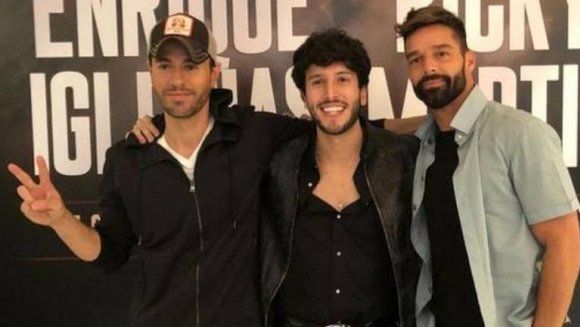 Enrique Iglesias, con Sebastián Yatra y Ricky Martin.